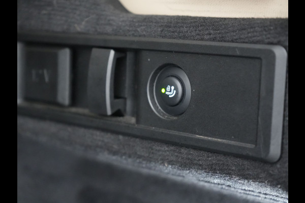 BMW 3 Serie Touring 320e xDrive PHEV 204pk Dealer O.H. | Trekhaak Af Fabriek | Panodak | Adaptive Cruise | Camera | Lederen Sportstoelen Memory & Verwarmd | Widescreen Navi | Blis | Apple Carplay | DAB | Iconic Glow Grille | Plug In Hybrid |