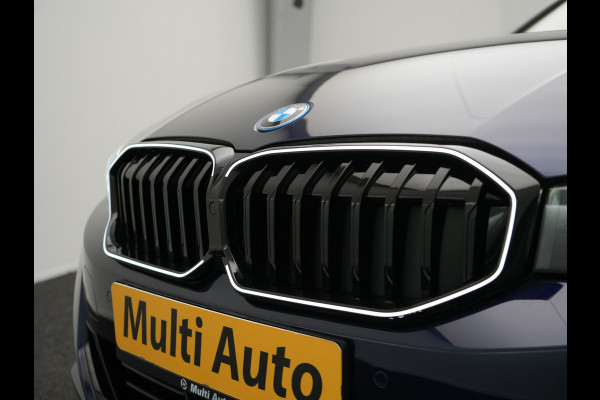 BMW 3 Serie Touring 320e xDrive PHEV 204pk Dealer O.H. | Trekhaak Af Fabriek | Panodak | Adaptive Cruise | Camera | Lederen Sportstoelen Memory & Verwarmd | Widescreen Navi | Blis | Apple Carplay | DAB | Iconic Glow Grille | Plug In Hybrid |