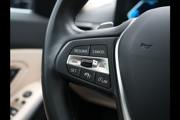 BMW 3 Serie Touring 320e xDrive PHEV 204pk Dealer O.H. | Trekhaak Af Fabriek | Panodak | Adaptive Cruise | Camera | Lederen Sportstoelen Memory & Verwarmd | Widescreen Navi | Blis | Apple Carplay | DAB | Iconic Glow Grille | Plug In Hybrid |