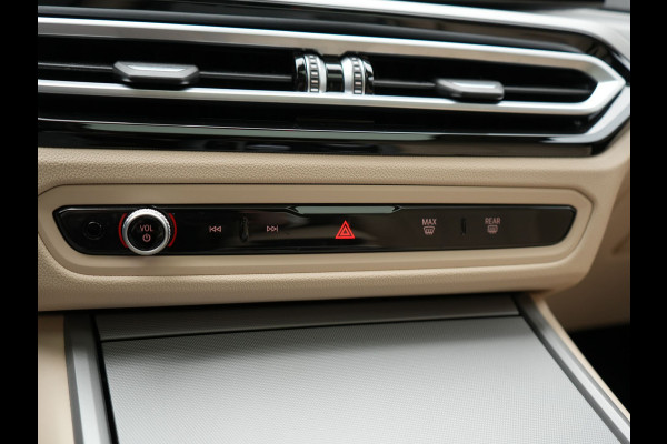 BMW 3 Serie Touring 320e xDrive PHEV 204pk Dealer O.H. | Trekhaak Af Fabriek | Panodak | Adaptive Cruise | Camera | Lederen Sportstoelen Memory & Verwarmd | Widescreen Navi | Blis | Apple Carplay | DAB | Iconic Glow Grille | Plug In Hybrid |