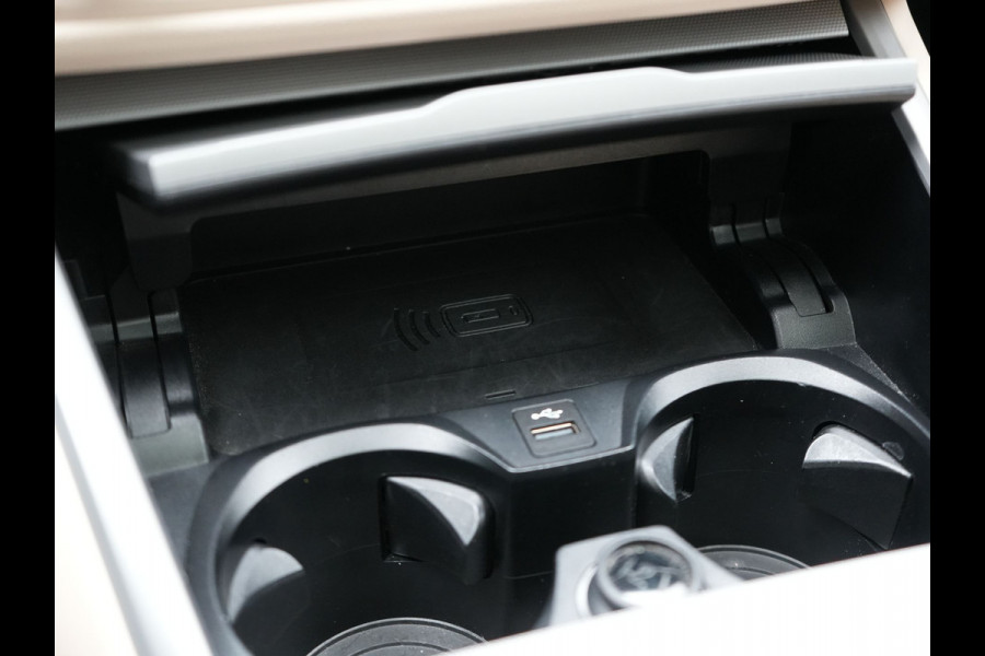 BMW 3 Serie Touring 320e xDrive PHEV 204pk Dealer O.H. | Trekhaak Af Fabriek | Panodak | Adaptive Cruise | Camera | Lederen Sportstoelen Memory & Verwarmd | Widescreen Navi | Blis | Apple Carplay | DAB | Iconic Glow Grille | Plug In Hybrid |