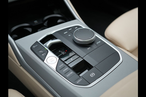 BMW 3 Serie Touring 320e xDrive PHEV 204pk Dealer O.H. | Trekhaak Af Fabriek | Panodak | Adaptive Cruise | Camera | Lederen Sportstoelen Memory & Verwarmd | Widescreen Navi | Blis | Apple Carplay | DAB | Iconic Glow Grille | Plug In Hybrid |