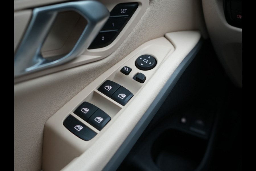 BMW 3 Serie Touring 320e xDrive PHEV 204pk Dealer O.H. | Trekhaak Af Fabriek | Panodak | Adaptive Cruise | Camera | Lederen Sportstoelen Memory & Verwarmd | Widescreen Navi | Blis | Apple Carplay | DAB | Iconic Glow Grille | Plug In Hybrid |