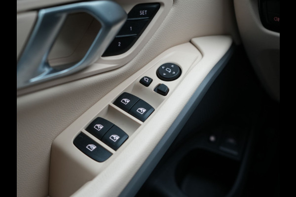 BMW 3 Serie Touring 320e xDrive PHEV 204pk Dealer O.H. | Trekhaak Af Fabriek | Panodak | Adaptive Cruise | Camera | Lederen Sportstoelen Memory & Verwarmd | Widescreen Navi | Blis | Apple Carplay | DAB | Iconic Glow Grille | Plug In Hybrid |