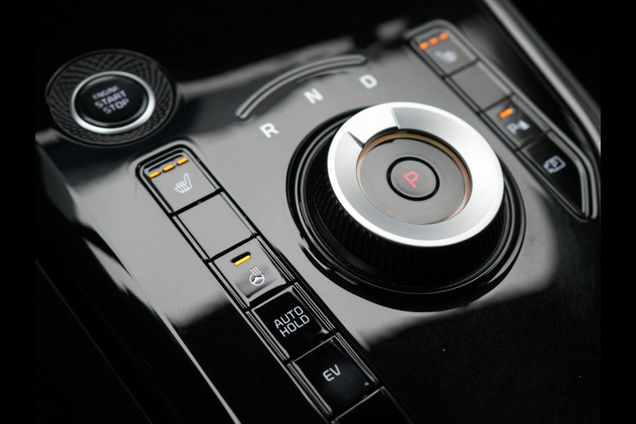 Kia Niro 1.6 GDi DynamicLine PHEV 182pk Dealer O.H. | Trekhaak Afn. | Adaptive Cruise | Camera | Sportstoelen & Stuur Verwarmd | Keyless | Blis | Sfeerverlichting | Apple Carplay | Navigatie | DAB | Virtual | LED Koplampen | Plug In Hybrid |