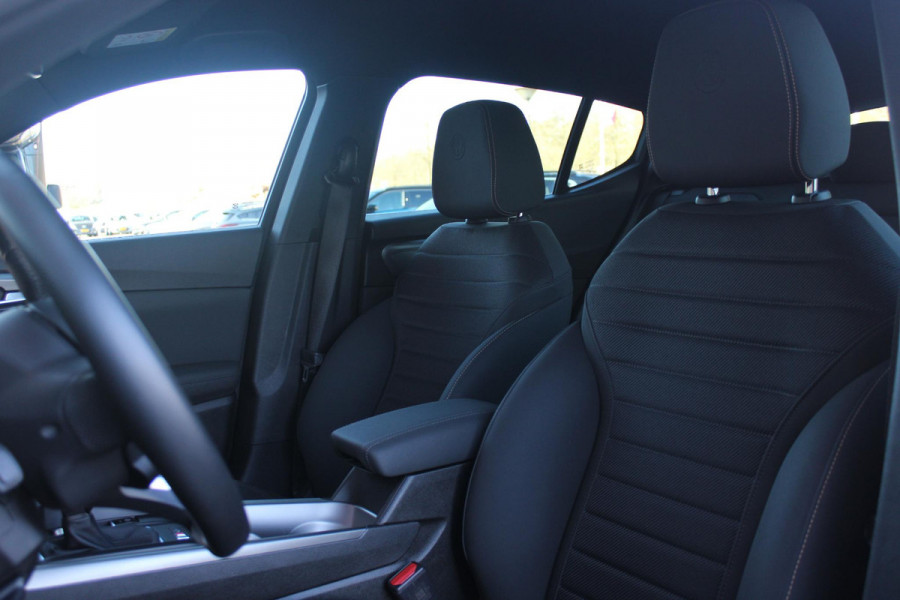 Alfa Romeo Tonale 1.3T 280PK PHEV Ti FULL LED KOPLAMPEN | WBR 18" DIAMOND CUT LICHTMETALEN VELGEN | CLIMATE CONTROL | NAVIGATIE | DRAADLOZE APPLE CARPLAY/ANDROID AUTO | ADAPTIVE CRUISE CONTROL | ELEKTRISCH BEDIENBARE ACHTERKLEP | DRAADLOZE TELEFOONLADER | KEYLESS ENTRY/START | PARKEERSENSOREN VOOR + ACHTER | ACHTERUITRIJ CAMERA |