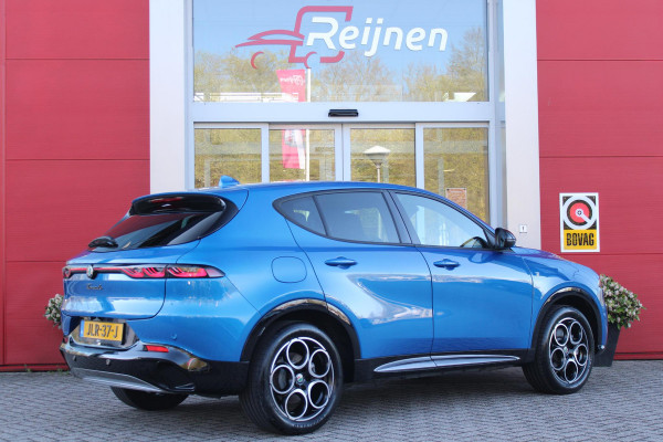 Alfa Romeo Tonale 1.3T 280PK PHEV Ti FULL LED KOPLAMPEN | WBR 18" DIAMOND CUT LICHTMETALEN VELGEN | CLIMATE CONTROL | NAVIGATIE | DRAADLOZE APPLE CARPLAY/ANDROID AUTO | ADAPTIVE CRUISE CONTROL | ELEKTRISCH BEDIENBARE ACHTERKLEP | DRAADLOZE TELEFOONLADER | KEYLESS ENTRY/START | PARKEERSENSOREN VOOR + ACHTER | ACHTERUITRIJ CAMERA |