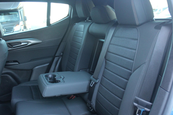 Alfa Romeo Tonale 1.3T 280PK PHEV Ti FULL LED KOPLAMPEN | WBR 18" DIAMOND CUT LICHTMETALEN VELGEN | CLIMATE CONTROL | NAVIGATIE | DRAADLOZE APPLE CARPLAY/ANDROID AUTO | ADAPTIVE CRUISE CONTROL | ELEKTRISCH BEDIENBARE ACHTERKLEP | DRAADLOZE TELEFOONLADER | KEYLESS ENTRY/START | PARKEERSENSOREN VOOR + ACHTER | ACHTERUITRIJ CAMERA |