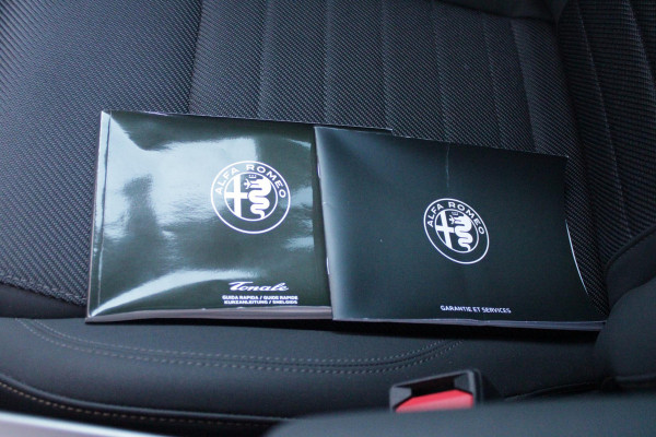 Alfa Romeo Tonale 1.3T 280PK PHEV Ti FULL LED KOPLAMPEN | WBR 18" DIAMOND CUT LICHTMETALEN VELGEN | CLIMATE CONTROL | NAVIGATIE | DRAADLOZE APPLE CARPLAY/ANDROID AUTO | ADAPTIVE CRUISE CONTROL | ELEKTRISCH BEDIENBARE ACHTERKLEP | DRAADLOZE TELEFOONLADER | KEYLESS ENTRY/START | PARKEERSENSOREN VOOR + ACHTER | ACHTERUITRIJ CAMERA |