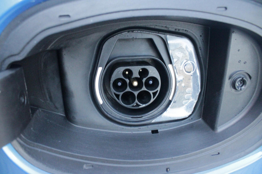 Alfa Romeo Tonale 1.3T 280PK PHEV Ti FULL LED KOPLAMPEN | WBR 18" DIAMOND CUT LICHTMETALEN VELGEN | CLIMATE CONTROL | NAVIGATIE | DRAADLOZE APPLE CARPLAY/ANDROID AUTO | ADAPTIVE CRUISE CONTROL | ELEKTRISCH BEDIENBARE ACHTERKLEP | DRAADLOZE TELEFOONLADER | KEYLESS ENTRY/START | PARKEERSENSOREN VOOR + ACHTER | ACHTERUITRIJ CAMERA |