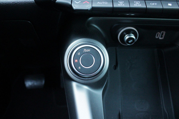 Alfa Romeo Tonale 1.3T 280PK PHEV Ti FULL LED KOPLAMPEN | WBR 18" DIAMOND CUT LICHTMETALEN VELGEN | CLIMATE CONTROL | NAVIGATIE | DRAADLOZE APPLE CARPLAY/ANDROID AUTO | ADAPTIVE CRUISE CONTROL | ELEKTRISCH BEDIENBARE ACHTERKLEP | DRAADLOZE TELEFOONLADER | KEYLESS ENTRY/START | PARKEERSENSOREN VOOR + ACHTER | ACHTERUITRIJ CAMERA |