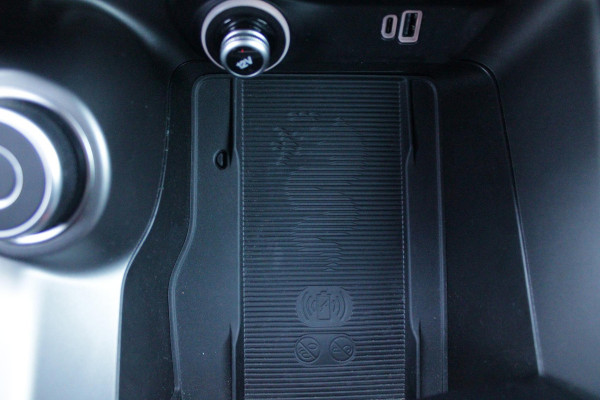 Alfa Romeo Tonale 1.3T 280PK PHEV Ti FULL LED KOPLAMPEN | WBR 18" DIAMOND CUT LICHTMETALEN VELGEN | CLIMATE CONTROL | NAVIGATIE | DRAADLOZE APPLE CARPLAY/ANDROID AUTO | ADAPTIVE CRUISE CONTROL | ELEKTRISCH BEDIENBARE ACHTERKLEP | DRAADLOZE TELEFOONLADER | KEYLESS ENTRY/START | PARKEERSENSOREN VOOR + ACHTER | ACHTERUITRIJ CAMERA |