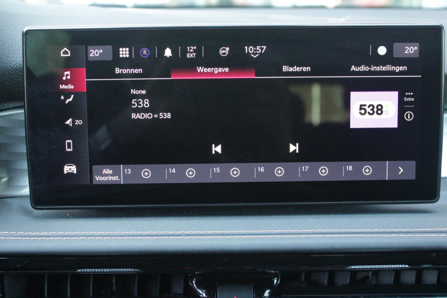 Alfa Romeo Tonale 1.3T 280PK PHEV Ti FULL LED KOPLAMPEN | WBR 18" DIAMOND CUT LICHTMETALEN VELGEN | CLIMATE CONTROL | NAVIGATIE | DRAADLOZE APPLE CARPLAY/ANDROID AUTO | ADAPTIVE CRUISE CONTROL | ELEKTRISCH BEDIENBARE ACHTERKLEP | DRAADLOZE TELEFOONLADER | KEYLESS ENTRY/START | PARKEERSENSOREN VOOR + ACHTER | ACHTERUITRIJ CAMERA |