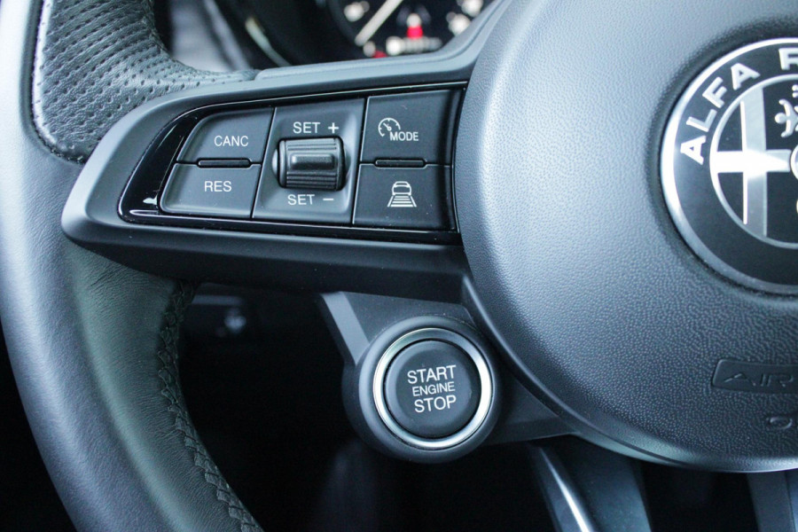 Alfa Romeo Tonale 1.3T 280PK PHEV Ti FULL LED KOPLAMPEN | WBR 18" DIAMOND CUT LICHTMETALEN VELGEN | CLIMATE CONTROL | NAVIGATIE | DRAADLOZE APPLE CARPLAY/ANDROID AUTO | ADAPTIVE CRUISE CONTROL | ELEKTRISCH BEDIENBARE ACHTERKLEP | DRAADLOZE TELEFOONLADER | KEYLESS ENTRY/START | PARKEERSENSOREN VOOR + ACHTER | ACHTERUITRIJ CAMERA |