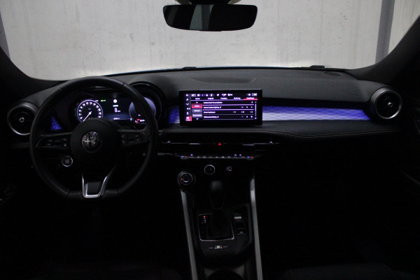 Alfa Romeo Tonale 1.3T 280PK PHEV Ti FULL LED KOPLAMPEN | WBR 18" DIAMOND CUT LICHTMETALEN VELGEN | CLIMATE CONTROL | NAVIGATIE | DRAADLOZE APPLE CARPLAY/ANDROID AUTO | ADAPTIVE CRUISE CONTROL | ELEKTRISCH BEDIENBARE ACHTERKLEP | DRAADLOZE TELEFOONLADER | KEYLESS ENTRY/START | PARKEERSENSOREN VOOR + ACHTER | ACHTERUITRIJ CAMERA |