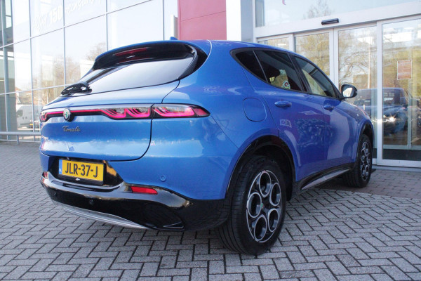 Alfa Romeo Tonale 1.3T 280PK PHEV Ti FULL LED KOPLAMPEN | WBR 18" DIAMOND CUT LICHTMETALEN VELGEN | CLIMATE CONTROL | NAVIGATIE | DRAADLOZE APPLE CARPLAY/ANDROID AUTO | ADAPTIVE CRUISE CONTROL | ELEKTRISCH BEDIENBARE ACHTERKLEP | DRAADLOZE TELEFOONLADER | KEYLESS ENTRY/START | PARKEERSENSOREN VOOR + ACHTER | ACHTERUITRIJ CAMERA |