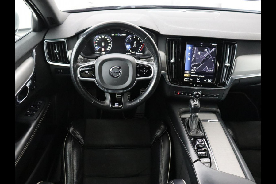 Volvo V90 2.0 T4 R-Design | Trekhaak | Leder/Alcantara | Stoelverwarming | Adaptive cruise | Camera | Carplay | Keyless | Side Assist | Navigatie | Climate control | Sportstoelen | Getint glas