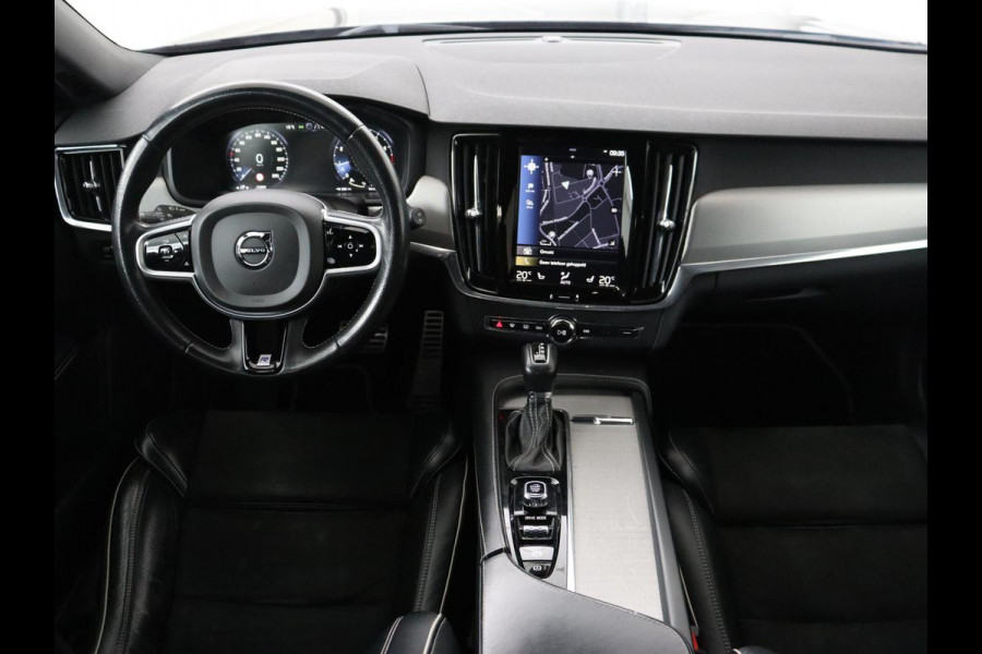 Volvo V90 2.0 T4 R-Design | Trekhaak | Leder/Alcantara | Stoelverwarming | Adaptive cruise | Camera | Carplay | Keyless | Side Assist | Navigatie | Climate control | Sportstoelen | Getint glas