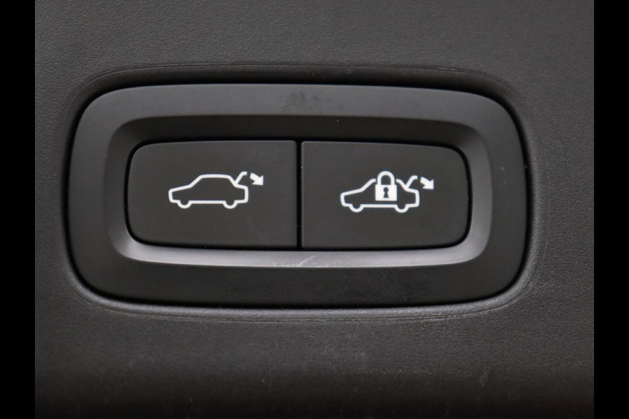 Volvo V90 2.0 T4 R-Design | Trekhaak | Leder/Alcantara | Stoelverwarming | Adaptive cruise | Camera | Carplay | Keyless | Side Assist | Navigatie | Climate control | Sportstoelen | Getint glas