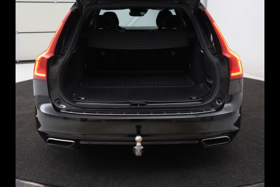 Volvo V90 2.0 T4 R-Design | Trekhaak | Leder/Alcantara | Stoelverwarming | Adaptive cruise | Camera | Carplay | Keyless | Side Assist | Navigatie | Climate control | Sportstoelen | Getint glas