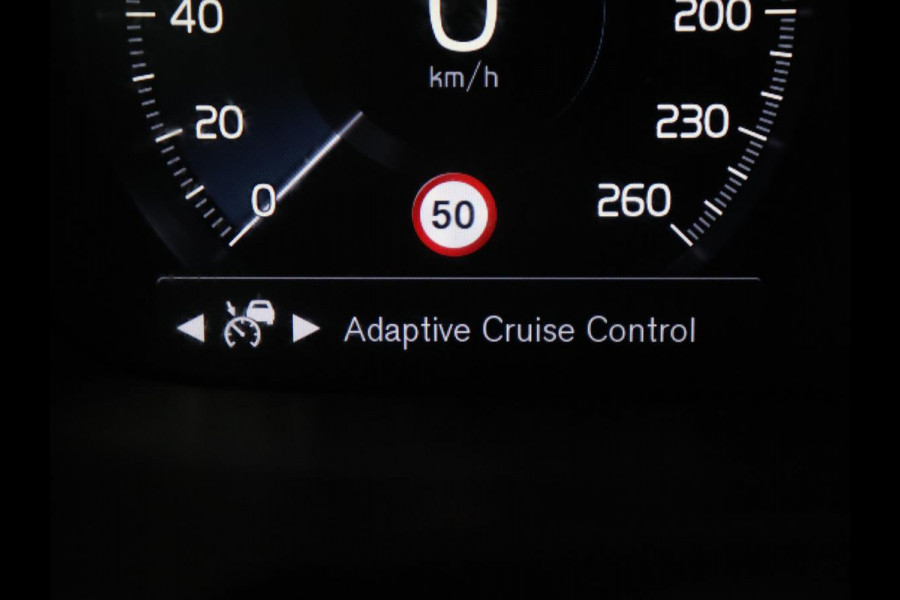 Volvo V90 2.0 T4 R-Design | Trekhaak | Leder/Alcantara | Stoelverwarming | Adaptive cruise | Camera | Carplay | Keyless | Side Assist | Navigatie | Climate control | Sportstoelen | Getint glas
