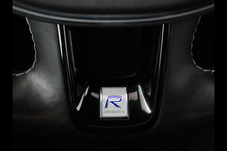 Volvo V90 2.0 T4 R-Design | Trekhaak | Leder/Alcantara | Stoelverwarming | Adaptive cruise | Camera | Carplay | Keyless | Side Assist | Navigatie | Climate control | Sportstoelen | Getint glas
