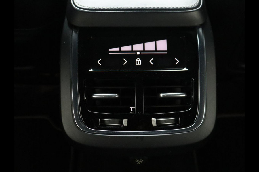 Volvo V90 2.0 T4 R-Design | Trekhaak | Leder/Alcantara | Stoelverwarming | Adaptive cruise | Camera | Carplay | Keyless | Side Assist | Navigatie | Climate control | Sportstoelen | Getint glas