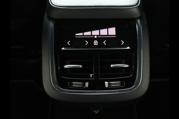 Volvo V90 2.0 T4 R-Design | Trekhaak | Leder/Alcantara | Stoelverwarming | Adaptive cruise | Camera | Carplay | Keyless | Side Assist | Navigatie | Climate control | Sportstoelen | Getint glas