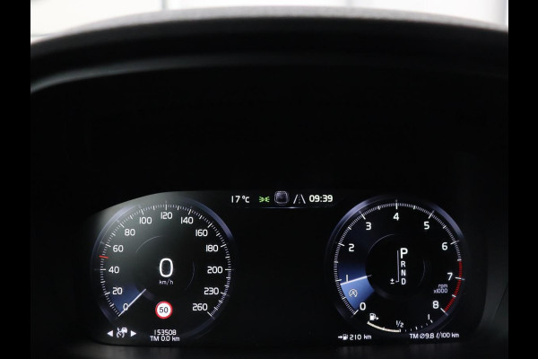 Volvo V90 2.0 T4 R-Design | Trekhaak | Leder/Alcantara | Stoelverwarming | Adaptive cruise | Camera | Carplay | Keyless | Side Assist | Navigatie | Climate control | Sportstoelen | Getint glas