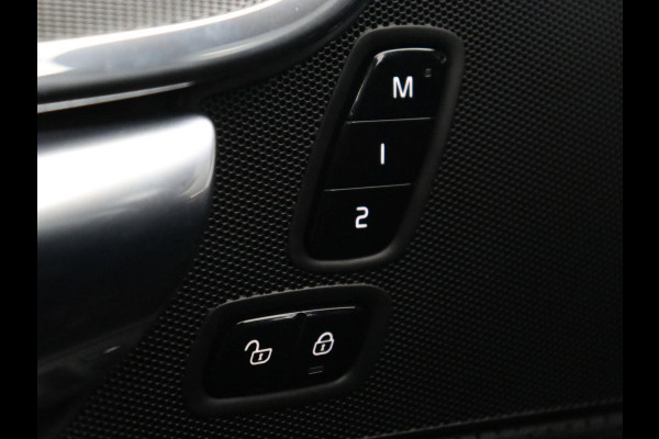 Volvo V90 2.0 T4 R-Design | Trekhaak | Leder/Alcantara | Stoelverwarming | Adaptive cruise | Camera | Carplay | Keyless | Side Assist | Navigatie | Climate control | Sportstoelen | Getint glas