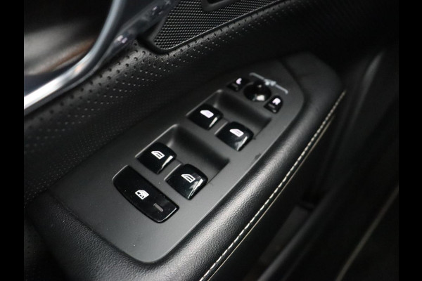 Volvo V90 2.0 T4 R-Design | Trekhaak | Leder/Alcantara | Stoelverwarming | Adaptive cruise | Camera | Carplay | Keyless | Side Assist | Navigatie | Climate control | Sportstoelen | Getint glas