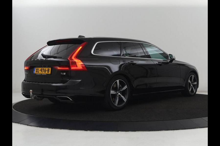 Volvo V90 2.0 T4 R-Design | Trekhaak | Leder/Alcantara | Stoelverwarming | Adaptive cruise | Camera | Carplay | Keyless | Side Assist | Navigatie | Climate control | Sportstoelen | Getint glas