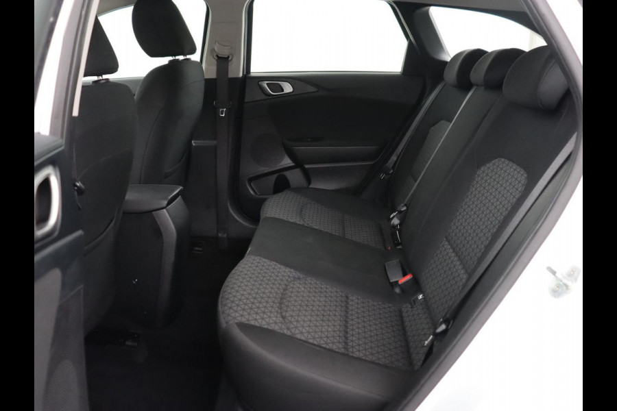 Kia Ceed 1.0 T-GDi ComfortLine | Trekhaak | Adaptive cruise | Camera | Carplay | Half leder | Climate control | Parkeerhulp | Bluetooth | LED