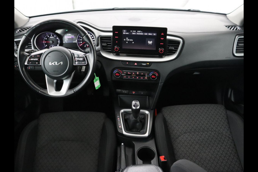 Kia Ceed 1.0 T-GDi ComfortLine | Trekhaak | Adaptive cruise | Camera | Carplay | Half leder | Climate control | Parkeerhulp | Bluetooth | LED
