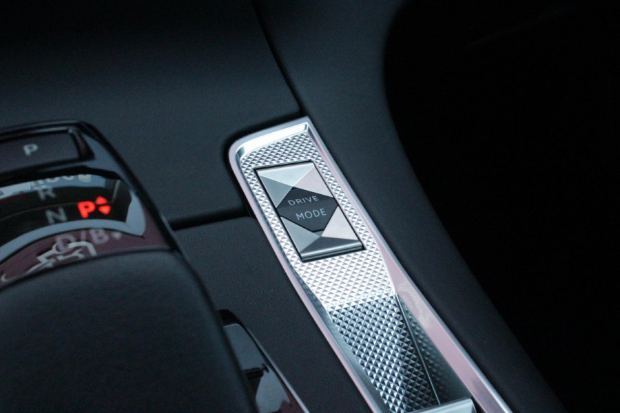 DS 7 1.6 PHEV 300PK 4x4 ETIOLE | PANORAMA SCHUIF/KANTEL DAK | NIGHT VISION | LEDEREN BEKLEDING "BLACK BASALT NAPPA LEDER" | STOEL/VOORRUIT VERWARMING | 19" LICHTMETALEN VELGEN | ALARM SYSTEEM | NAVIGATIE | DRAADLOZE APPLE CARPLAY/ANDROID AUTO | DRAADLOZE TELEFOONLADER | KEYLESS ENTRY/START | ELEKTRISCH BEDIENBARE VOORSTOELEN MET GEHEUGENFUNCTIE OP DE BESTUUDERSSTOEL | ELEKTRISCH BEDIENBARE ACHTERKLEP | DODEHOEK DETECTIE | ADAPTIVE CRUISE CONTROL | DAB+ RADIO | CAMERA VOOR + ACHTER |