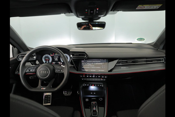 Audi A3 Sportback 45 TFSI e S edition Competition | Panoramadak | Camera | Stoelverwarming |