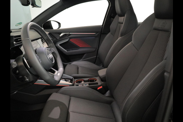 Audi A3 Sportback 45 TFSI e S edition Competition | Panoramadak | Camera | Stoelverwarming |