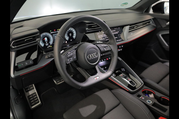 Audi A3 Sportback 45 TFSI e S edition Competition | Panoramadak | Camera | Stoelverwarming |