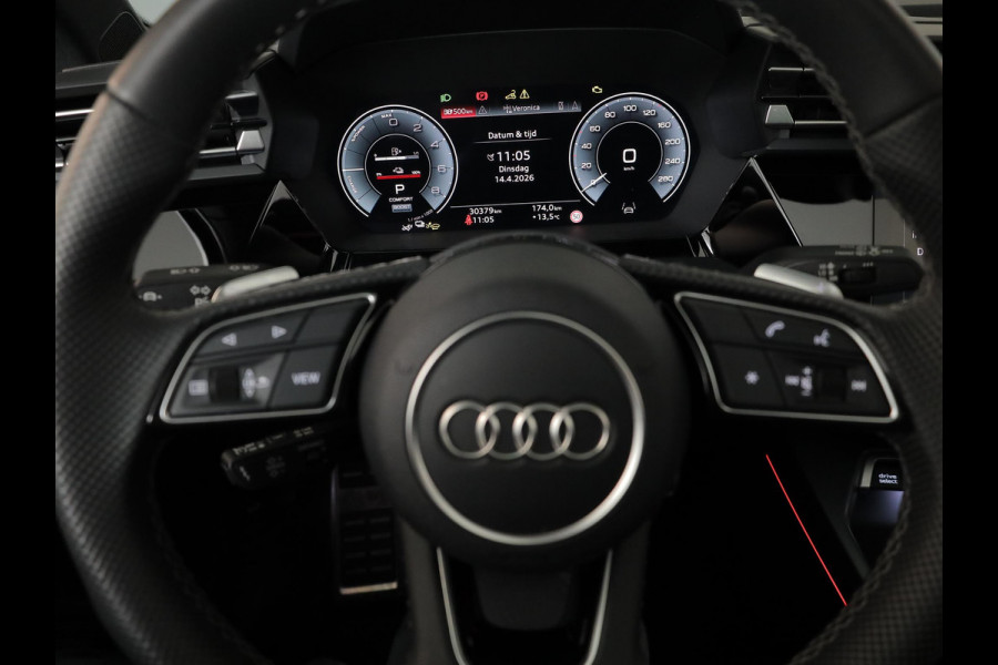Audi A3 Sportback 45 TFSI e S edition Competition | Panoramadak | Camera | Stoelverwarming |