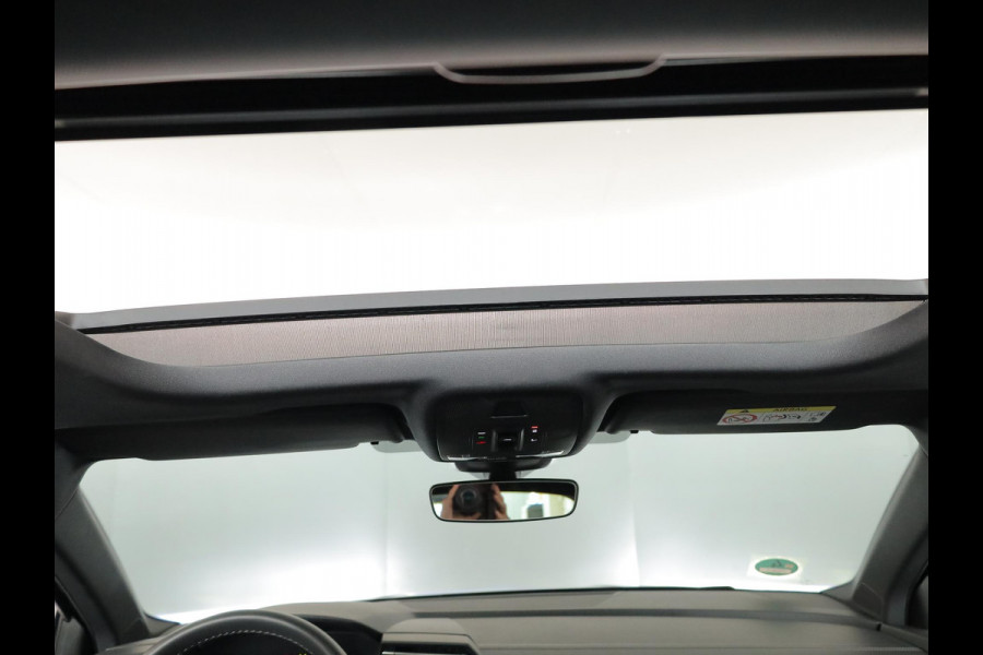 Audi A3 Sportback 45 TFSI e S edition Competition | Panoramadak | Camera | Stoelverwarming |