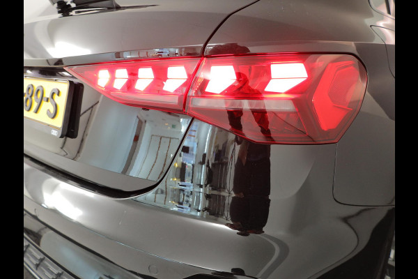 Audi A3 Sportback 45 TFSI e S edition Competition | Panoramadak | Camera | Stoelverwarming |