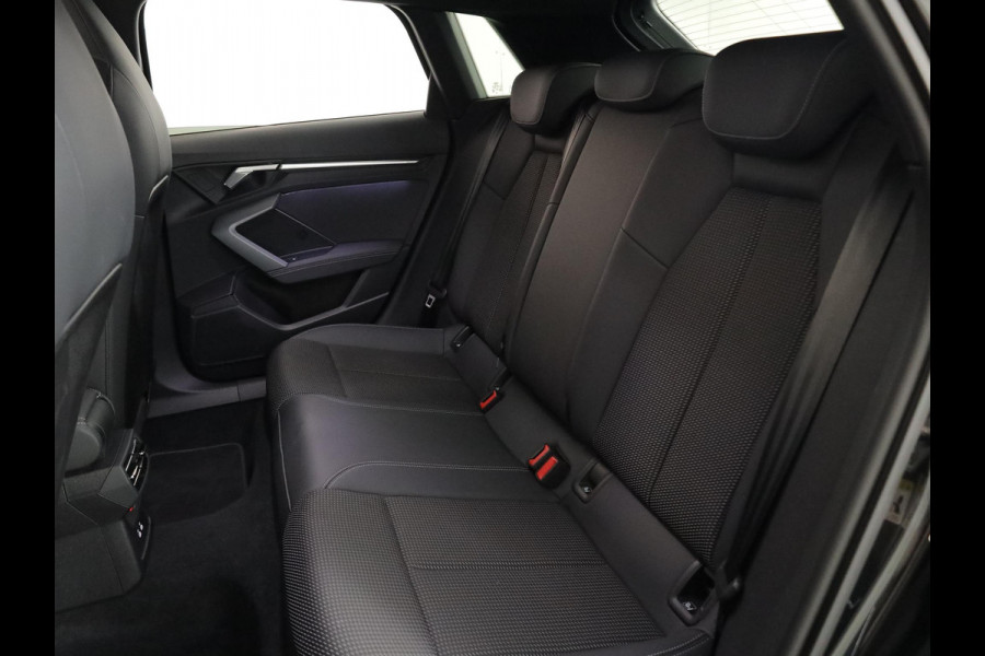 Audi A3 Sportback 45 TFSI e S edition Competition | Panoramadak | Camera | Stoelverwarming |