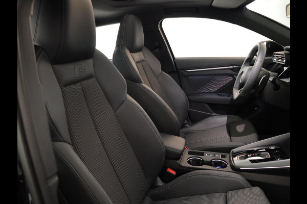 Audi A3 Sportback 45 TFSI e S edition Competition | Panoramadak | Camera | Stoelverwarming |