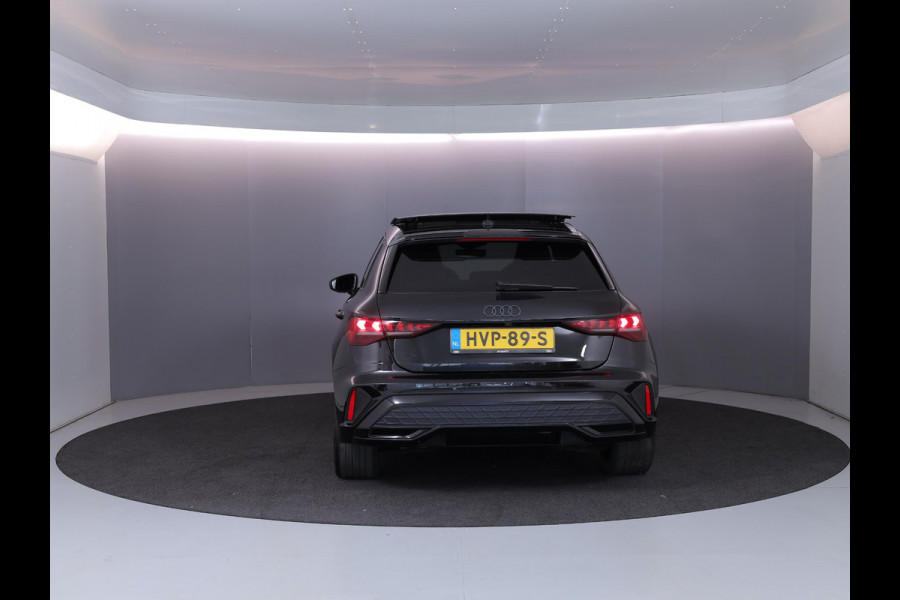 Audi A3 Sportback 45 TFSI e S edition Competition | Panoramadak | Camera | Stoelverwarming |