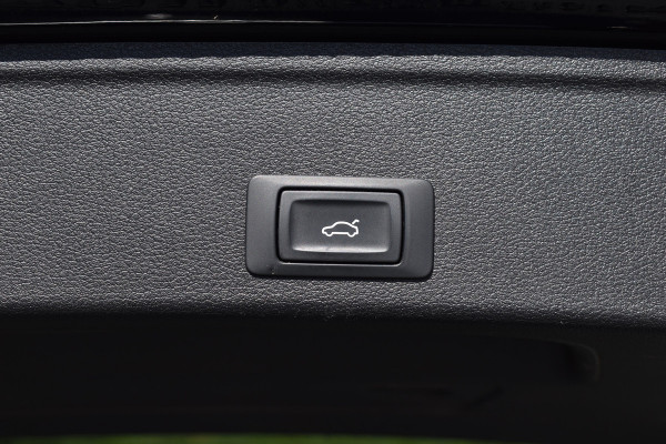 Audi A4 Avant 35 TFSI 2.0 150PK S-TRONIC SPORT EDITION NAVI/PDC/LED