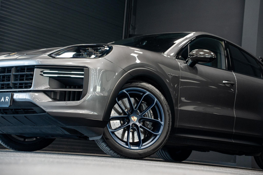 Porsche Cayenne Coupé 4.0 Turbo E-Hybrid GT *Keramisch / Vierwielbesturing / Passenger Display / Soft-Close / HUD / Race-Tex / Keyless / Surround-View*