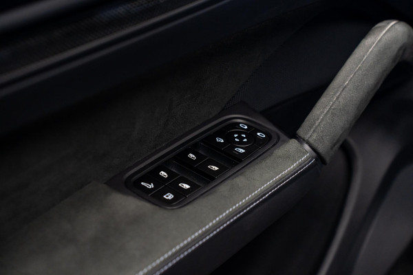 Porsche Cayenne Coupé 4.0 Turbo E-Hybrid GT *Keramisch / Vierwielbesturing / Passenger Display / Soft-Close / HUD / Race-Tex / Keyless / Surround-View*