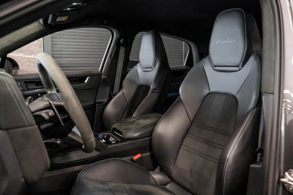 Porsche Cayenne Coupé 4.0 Turbo E-Hybrid GT *Keramisch / Vierwielbesturing / Passenger Display / Soft-Close / HUD / Race-Tex / Keyless / Surround-View*