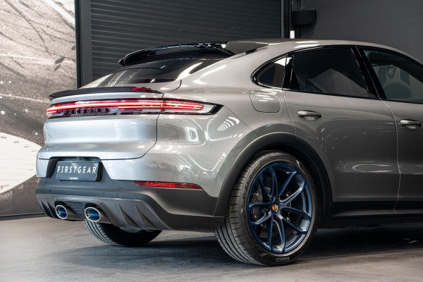 Porsche Cayenne Coupé 4.0 Turbo E-Hybrid GT *Keramisch / Vierwielbesturing / Passenger Display / Soft-Close / HUD / Race-Tex / Keyless / Surround-View*