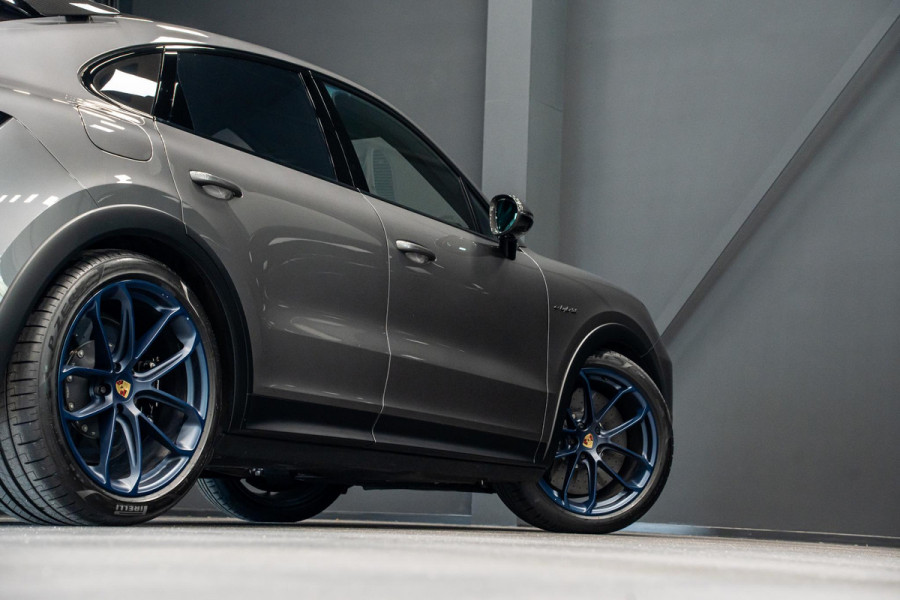 Porsche Cayenne Coupé 4.0 Turbo E-Hybrid GT *Keramisch / Vierwielbesturing / Passenger Display / Soft-Close / HUD / Race-Tex / Keyless / Surround-View*